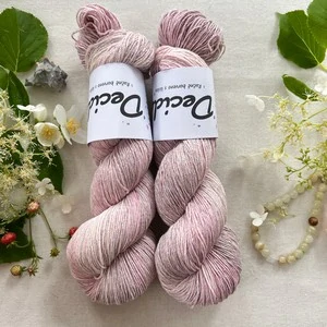 "Powder Veil" - 53% bambusová viskóza 47% buretové hedvábí 460m/100g